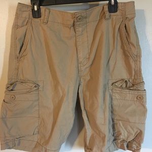 Men’s khaki cargo shorts